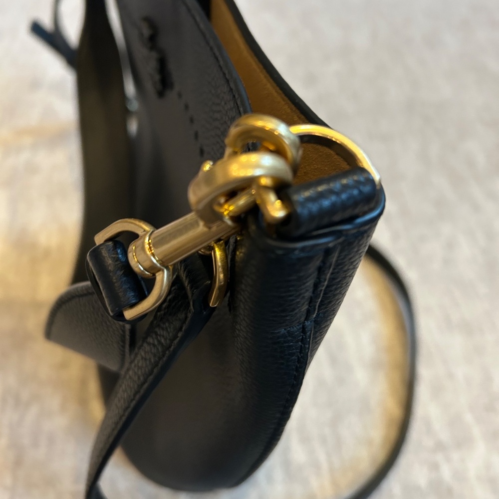 Tory Burch McGraw Pebbled Leather Bucket Bag and Matching Wallet - Picture 5 of 16